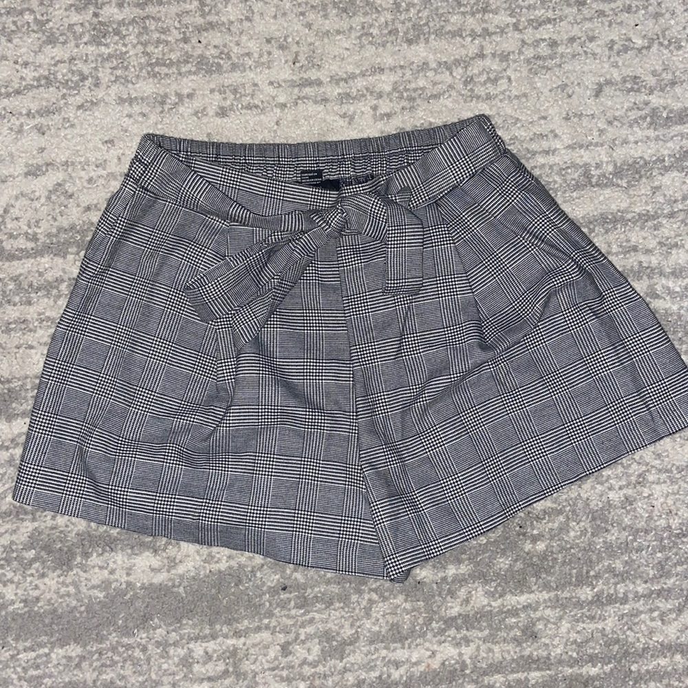 High waisted shorts with tie